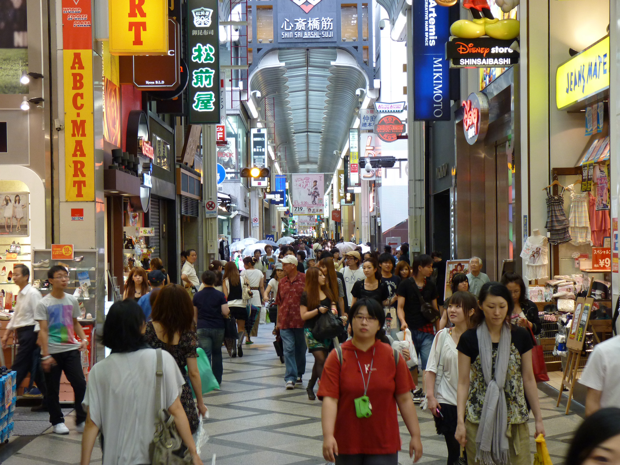 Shinsaibashi-suji shopping street